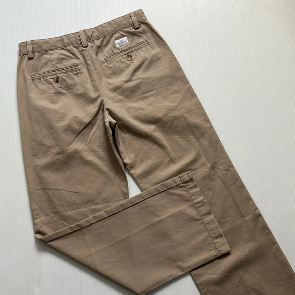 Vineyard Vines boys tan, khaki straight leg pants. Size 16